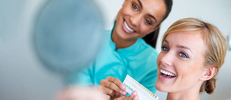 Отбеливание зубов с помощью QuickPro