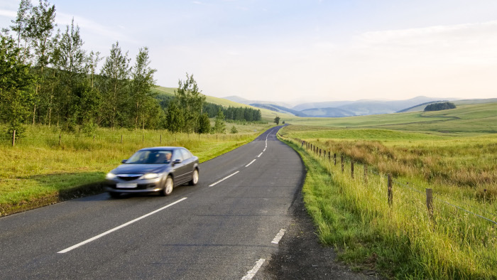 автомобиль на дороге