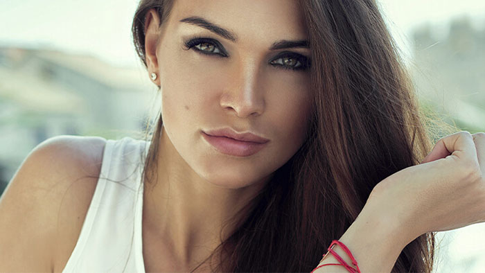 Как выпрямить волосы в домашних условиях