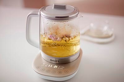 чайная система что это такое. HD9450 Nourshing kettle PIS tea brewing close small. чайная система что это такое фото. чайная система что это такое-HD9450 Nourshing kettle PIS tea brewing close small. картинка чайная система что это такое. картинка HD9450 Nourshing kettle PIS tea brewing close small. Немногие знают, что заваривание чая — освежающего зеленого, сладковатого и терпкого пуэра или классического черного – это целое искусство, требующее подбора верной температуры, времени и выдержки. Новая чайная система Philips с технологией низкотемпературного нагревания создана для того, чтобы каждое утро начиналось с чашки чая, приносящей удовольствие и пользу.