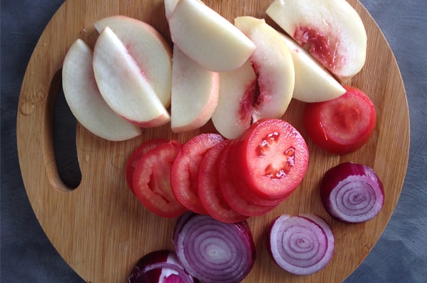 Кукурузная каша с фруктами и овощами