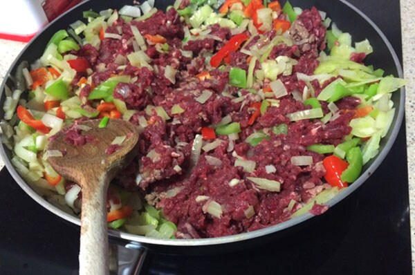 Лодочки из домашнего теста с мясом и овощами