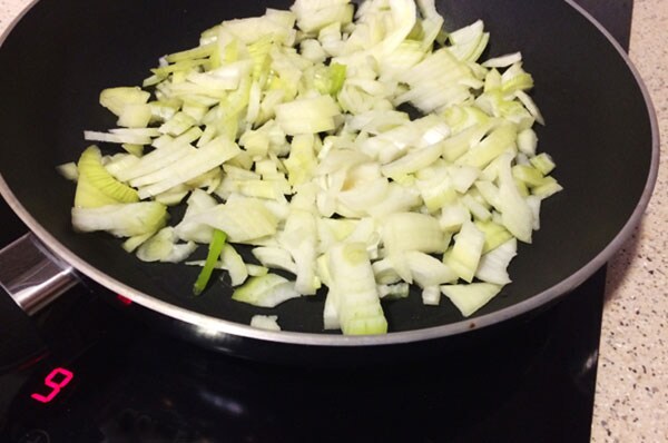 Лодочки из домашнего теста с мясом и овощами