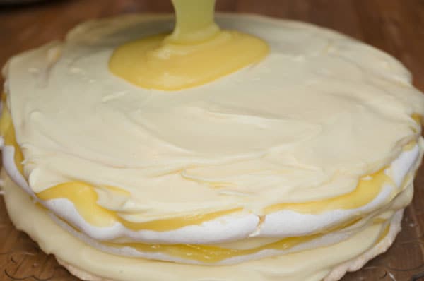 Cake with white ganache and lemon curd 14