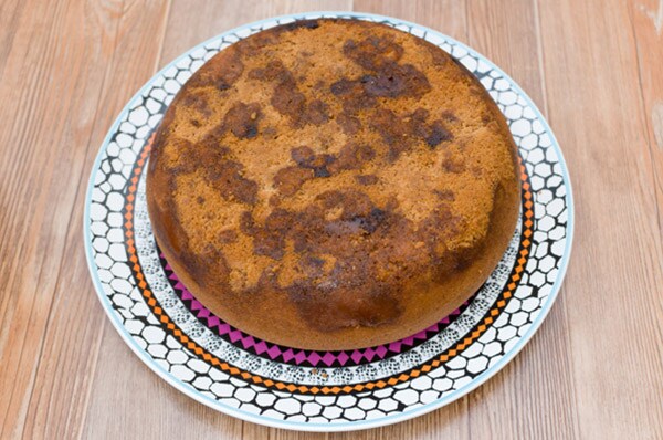 Шарлотка с бананами и виноградом
