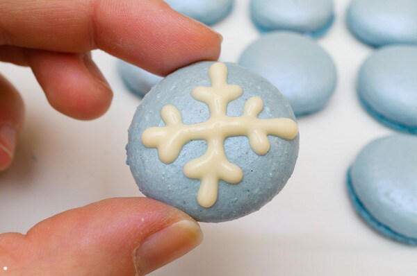 Зимние пирожные Macaron 