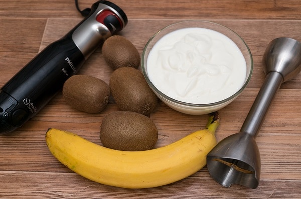 kiwi and banana cocktail necessities