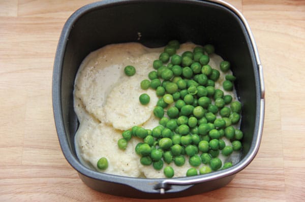 Graten with salmon and green peas 6