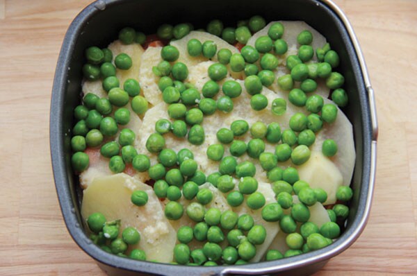 Graten with salmon and green peas 8