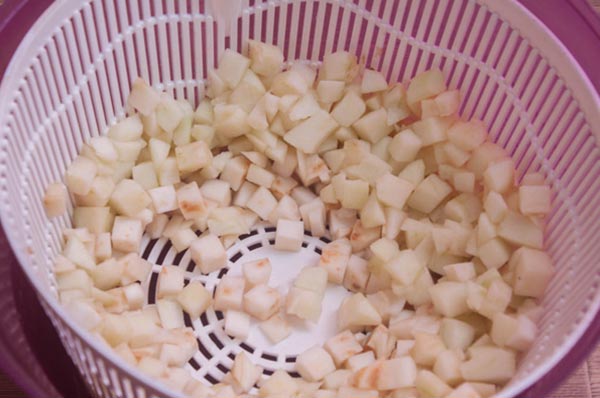 Салат с курицей с соусом из тунца