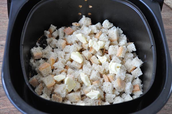 Салат с дайконом и крутонами