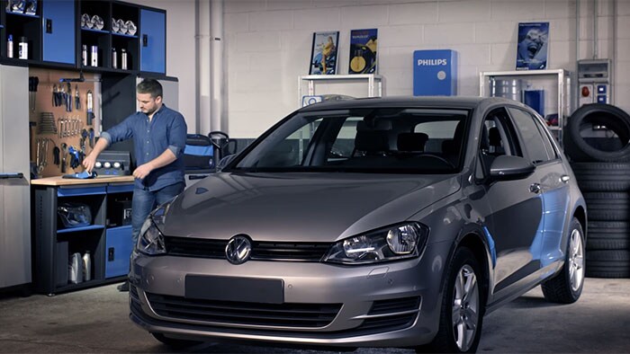 Как заменить лампы головного освещения на Volkswagen Golf VII