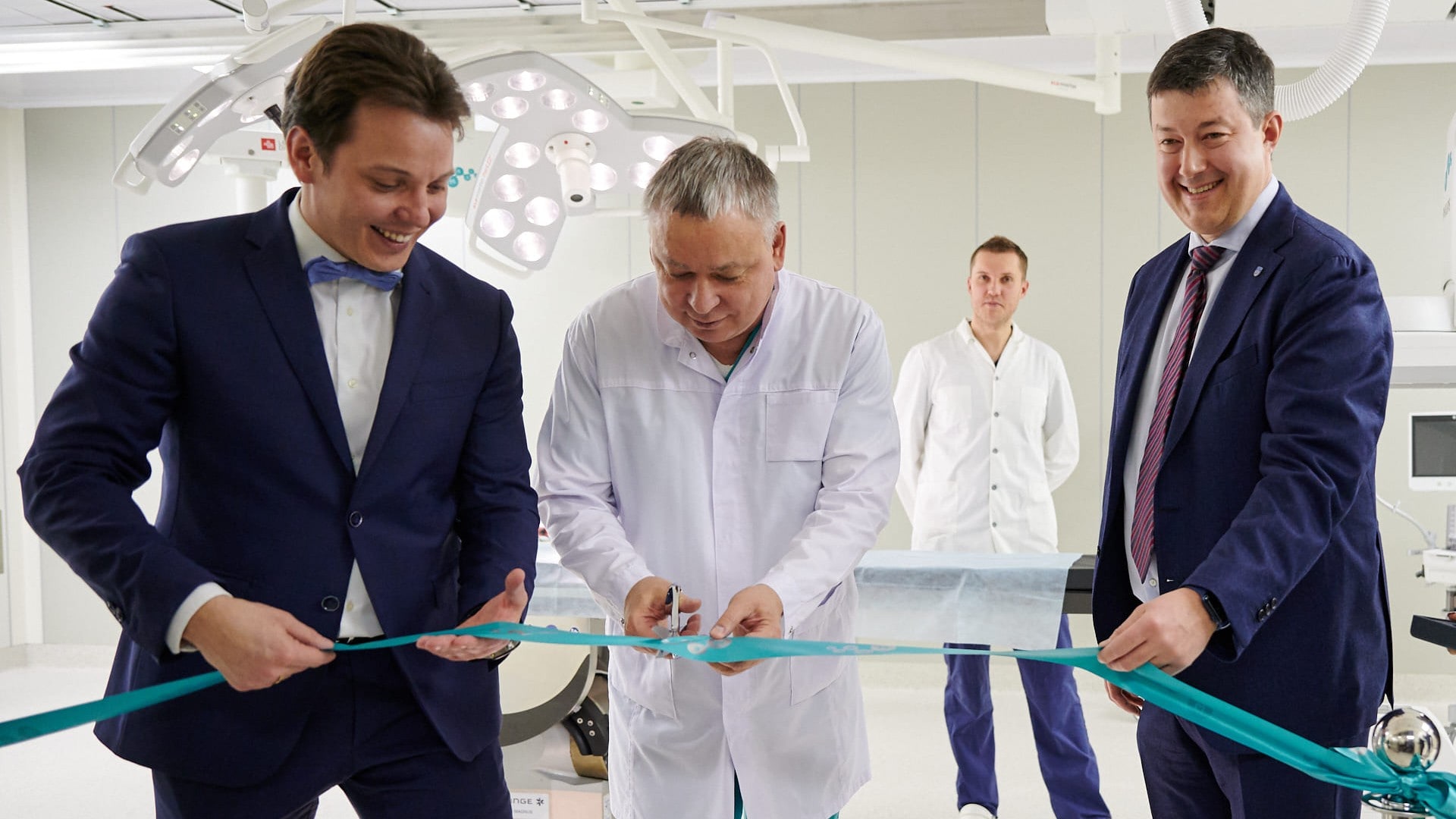 МЕДСИ открыла многофункциональный медицинский центр с инновационной гибридной операционной Philips