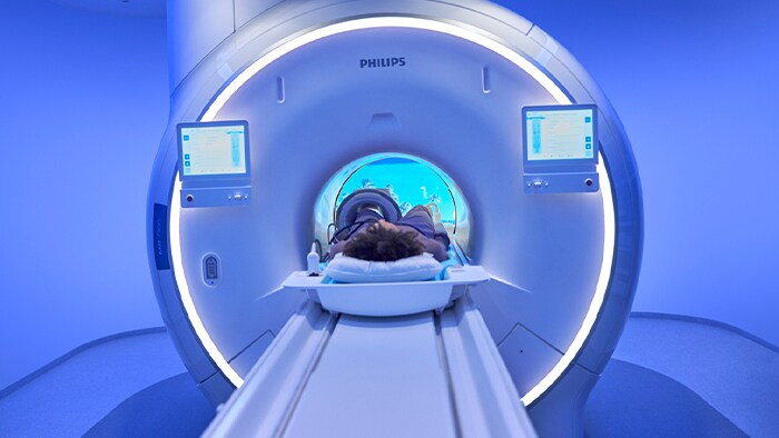 Пациент внутри новой системы МРТ