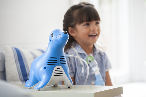 ребенок с небулайзером