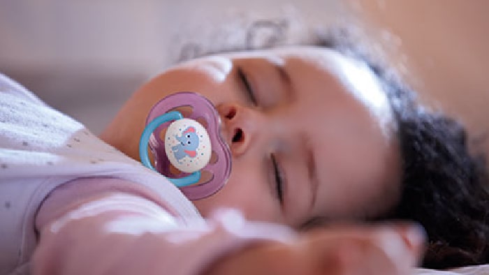 Нужна ли ребенку пустышка