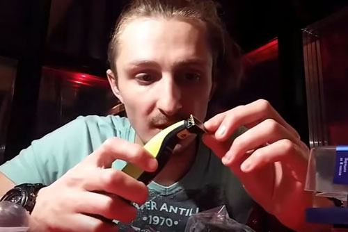 Открытие упаковки с OneBlade