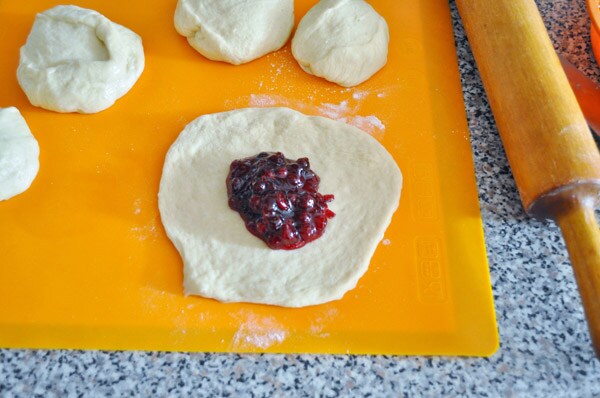 Булочки с клюквой