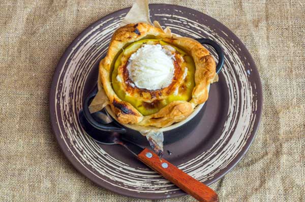 Паштейш - яблоки с заварным кремом