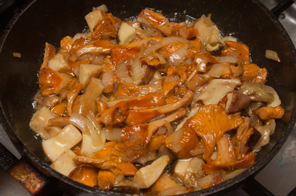 Пирог с лисичками