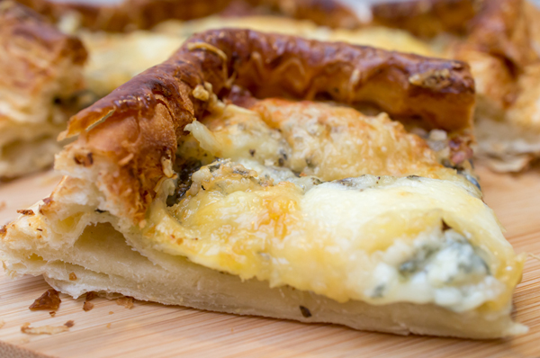 Слоеный пирог 4 сыра