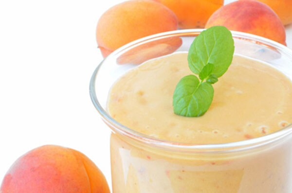 Клубнично-абрикосовый коктейль