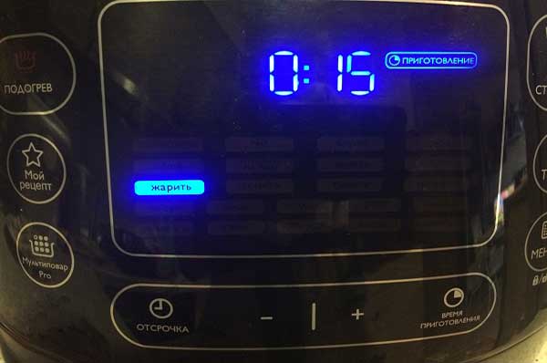 Салат с пастой, креветками и овощами