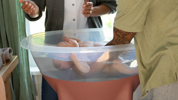 Как купать новорожденного ребенка первый раз после роддома, как часто